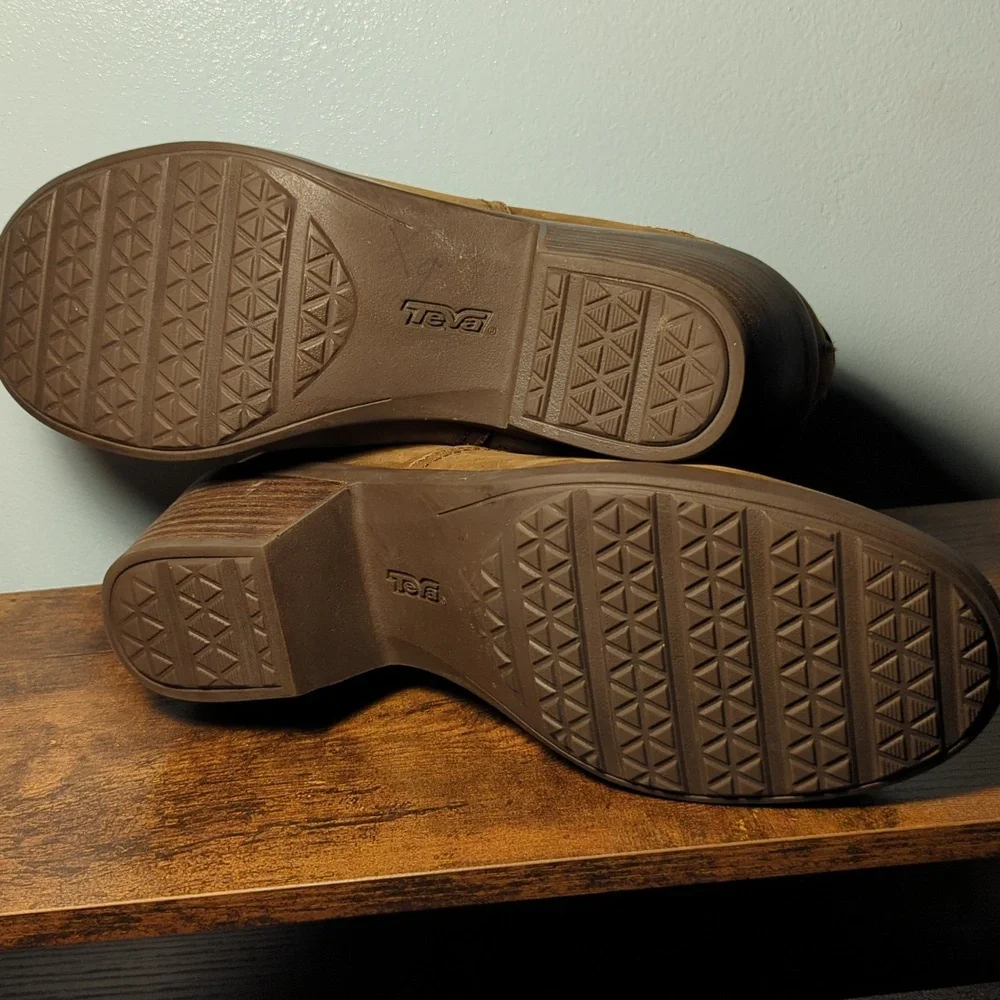 Teva 'Foxy' Waterproof Leather Ankle Boots - Picture 8 of 11
